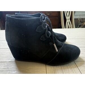 Toms Ankle Boots Womens Sz 9, Approx 2.5" Wedge Heel Black Suede Lace Up Booties